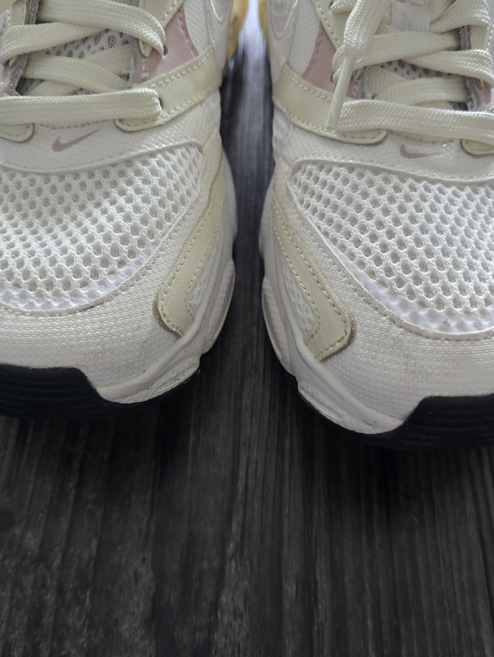 Nike Women's Zoom Air Fire Sneakers Size 7.5 - Picture 3 of 9